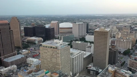 Evening over the central business district of New Orleans Vídeos de archivo 111449872