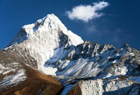 Evening panoramic view of mount Ama Dablam with beautiful sky on the way to E Stock Photos