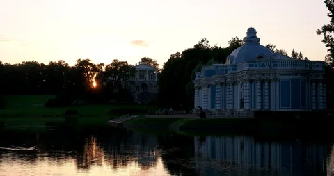 Evening by the pond Video stock 93817911