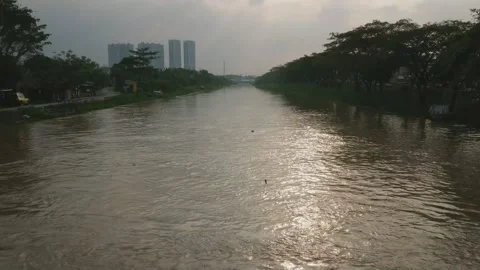 Evening River View, in the middle of the City Video stock 158826810
