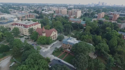 Evening rotating drone shot, The Oval, Ohio State University, 1080p Video stock 95493090