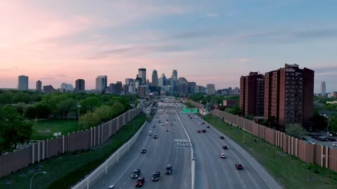 Evening rush hour on a busy multilane highway with downtown minneapolis sky.. Stock Footage 334832537