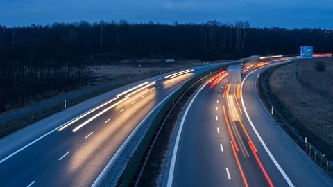 Evening rush hour on the highway - timelapse 库存影片 104721587