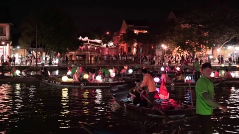 Evening scene along the river in Hoi An, Vietnam. Видео 326644282