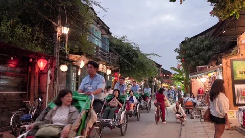 Evening scenic view of Hoi An ancient town in Vietnam. 動画素材 325789088