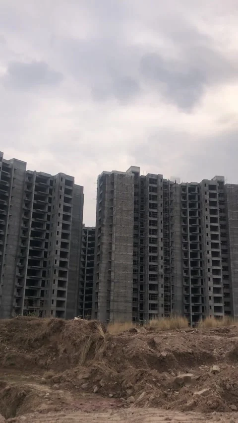 Evening Shot of Cranes Building Modern Apartments 스톡 동영상 345036579