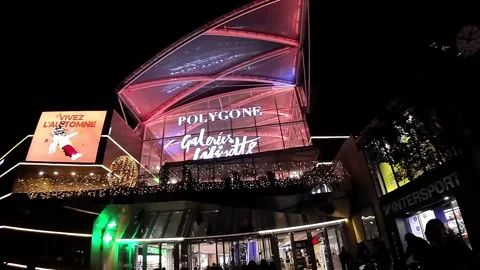 Evening shot, walking up to inviting front entrance, Polygone Galeries Lafayette Vídeo Stock 294732014