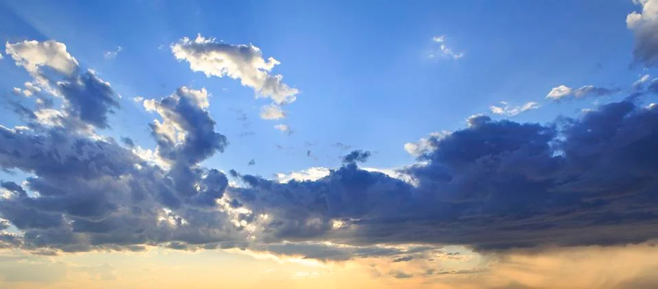 Evening sky with thunderclouds Fotos Stock