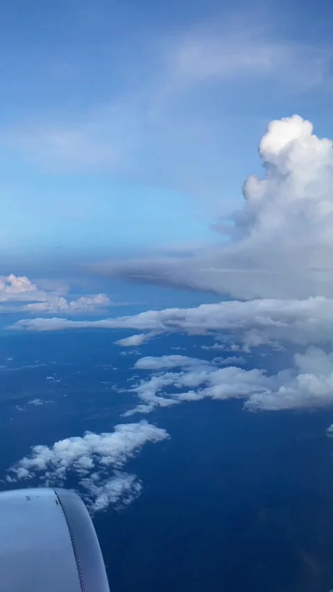 Evening sky view from airplane window, Thailand. 動画素材 289281079