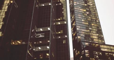 Evening skyline highlights modern architecture with glass facades 스톡 일러스트