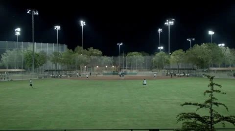 Evening Softball Game Under the Lights Stockbeeldmateriaal 46204545