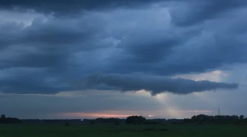 Evening storm sky with sun beams in a summer field 库存影片 51790162