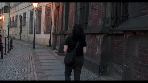 Evening stroll through historic cobblestone streets in a quiet town near Stockbeeldmateriaal 283794717