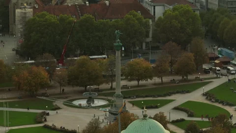 Evening stuttgart center column monument square aerial view 4k germany Vídeo Stock 255213997