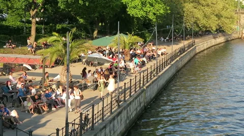 Evening sun. People sitting at Spree river cafe in Berlin. Video stock 63171007