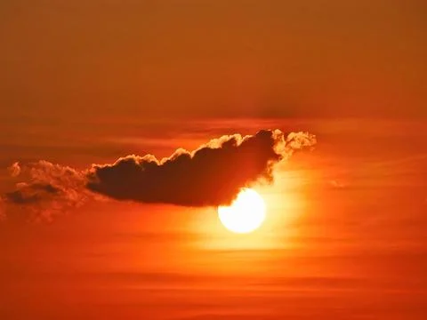 The evening sun in the sky and clouds Foto stock