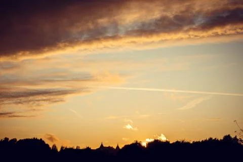 Evening sunset with clouds on the background of the shadows of buildings Stockfoto's