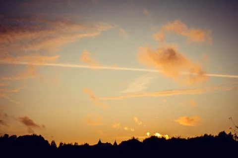 Evening sunset with clouds on the background of the shadows of buildings 库存照片