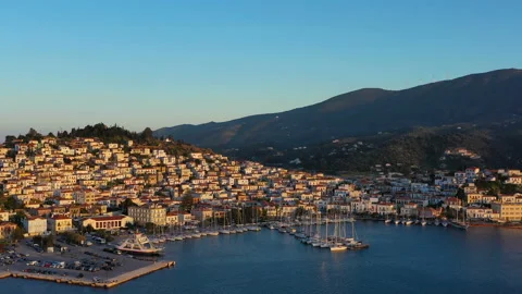 Evening sunset light in beautiful town poros island greece aerial video Vídeo Stock 108328554