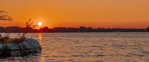 Evening Sunset Over Lake - Anamorphic Timelapse 動画素材 119429334