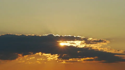 Evening sunset through the clouds 스톡 동영상 40725455