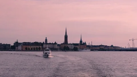 Evening Time in Gamla Stan during a Rose Dusk Vidéo 122376410