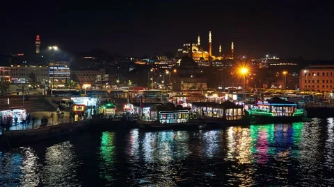 Evening time lapse of Eminonu with crowd Stock Footage 131315882