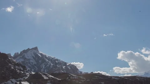 Evening time lapse of mountains and clouds Vídeo Stock 121965475