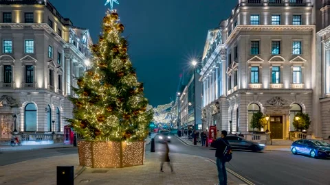 Evening time lapse view of the christmas decorated city center of London Stock-Footage 165736680
