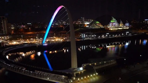 Evening Timelapse of Footbridge Vídeo Stock 102781569