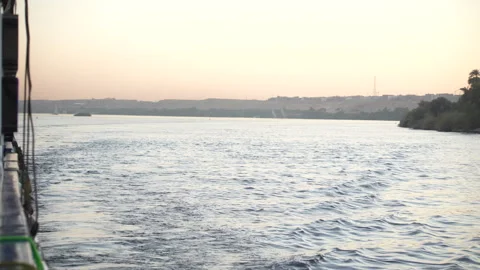 Evening tracking Nile River Stockbeeldmateriaal 293101357