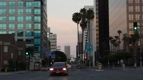 Evening Traffic in Beverly Hills Vídeo Stock 52930539