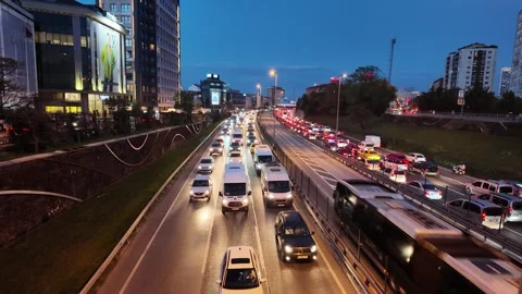 Evening Traffic on E5 Highway with Metrobus Line Vídeo Stock 320249760