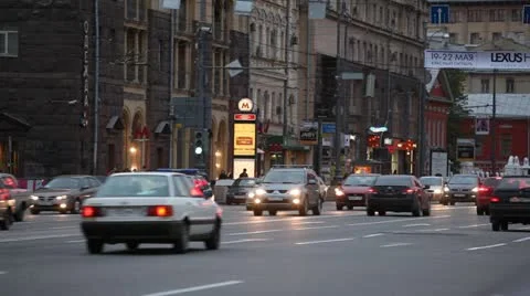 Evening traffic on one of the central streets in Moscow. Stock Footage 22158003