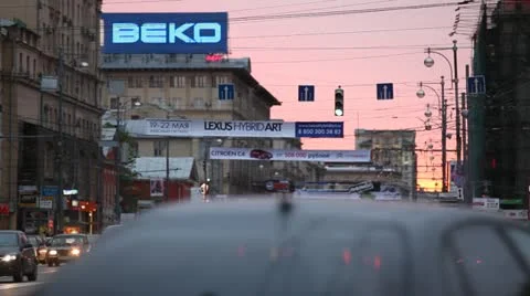 Evening traffic on one of the central streets in Moscow. Stock Footage 22158110