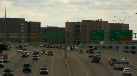 Evening traffic on US75 in Dallas Video stock 15898696