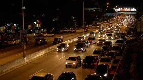 Evening traffic viewed from the road bridge in Kuala Lumpur. Видео 127141919