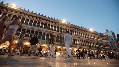 Evening Venice. Couple On The Square. Stock Footage 108048089