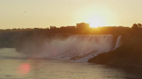 Evening view of American Falls and Bridal Veil Falls Vídeo Stock 218236813