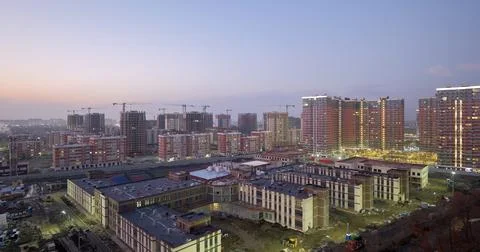 Evening View of Modern Skyscraper Construction in a Developing City 库存照片