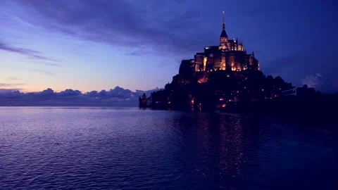 Evening View of Mont Saint-Michel Illuminated by the Tide 스톡 동영상 332449982