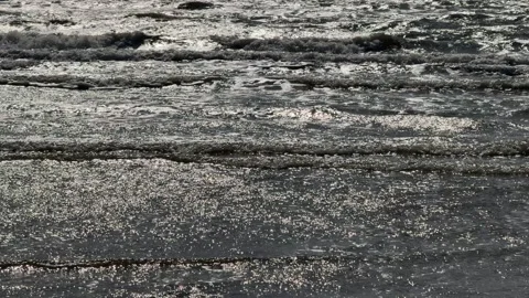 Evening waves on incoming tide at Formby Merseyside UK Vidéo 312506932