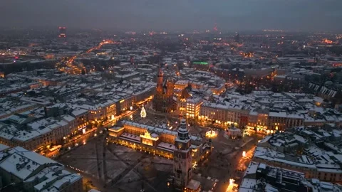 Evening winter flight over Main Square (Rynek Glowny), Krakow, (Cracow), Poland Vídeo Stock 231063582