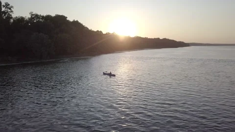 In the evenings by canoe on the river Vídeo Stock 148276335