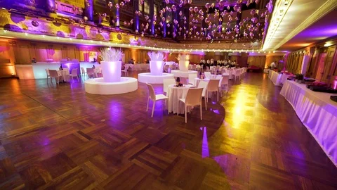Event location / ballroom ceiling  Vídeos de archivo 108365422