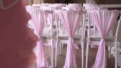 Event setup with pink decorations in a indoor venue for a special gathering Vídeo Stock 335263092