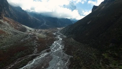 Everest basecamp trek view - Thame, Nepal. Drone Footage. 스톡 동영상 89351180