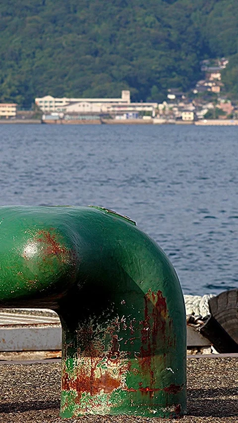 Everyday Setouchi scenery with bollard and pier, Vertical 库存影片 342496765
