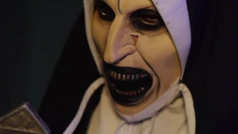 Evil Horror Nun Face Grimacing Halloween Cosplay Close Up Stock-Footage 336783098