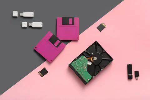 Evolution of data storage devices: floppy disks, hard drive, USB flash drives 库存照片